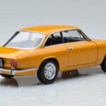 Alfa Romeo 1750 GTV Dzeltens Norev 1:18 - image 3 of 7