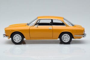 Alfa Romeo 1750 GTV Dzeltens Norev 1:18 187910 Metāls — attēls 4 no 7