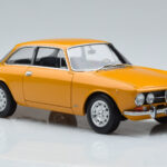 Alfa Romeo 1750 GTV Dzeltens Norev 1:18 - image 5 of 7