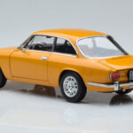Alfa Romeo 1750 GTV Dzeltens Norev 1:18 - image 6 of 7