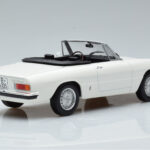 Alfa Romeo 2000 Spider Balts Norev 1:18 - image 2 of 7