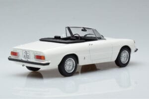 Alfa Romeo 2000 Spider Balts Norev 1:18 187882 Metāls — attēls 2 no 7