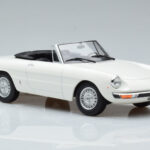 Alfa Romeo 2000 Spider Balts Norev 1:18 - image 5 of 7
