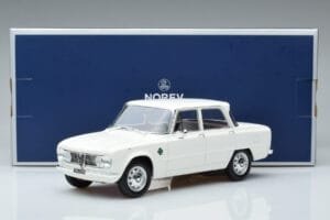 Alfa Romeo Giulia Ti Super Norev 1:18 187970 Metāls — attēls 6 no 6