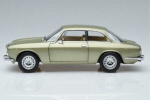 Alfa Romeo GTV 2000 Zaļš Ierobežots Izlaidums Norev 1:18 187913 Metāls — attēls 4 no 7