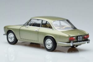 Alfa Romeo GTV 2000 Zaļš Ierobežots Izlaidums Norev 1:18 187913 Metāls — attēls 6 no 7