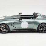 Aston Martin V12 Speedster Zaļš Metallic GT Spirit 1:18 - image 3 of 6