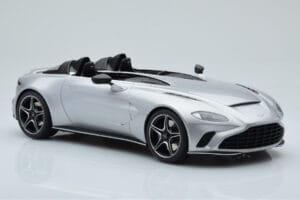 Aston Martin V12 Speedster Sudrabs GT Spirit 1:18 GT430 Sveķi — attēls 4 no 6