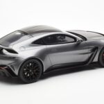 Aston Martin V12 Vantage Magnetic Sudrabs GT Spirit 1:18 - image 2 of 6
