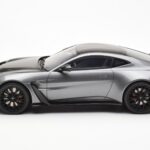 Aston Martin V12 Vantage Magnetic Sudrabs GT Spirit 1:18 - image 3 of 6