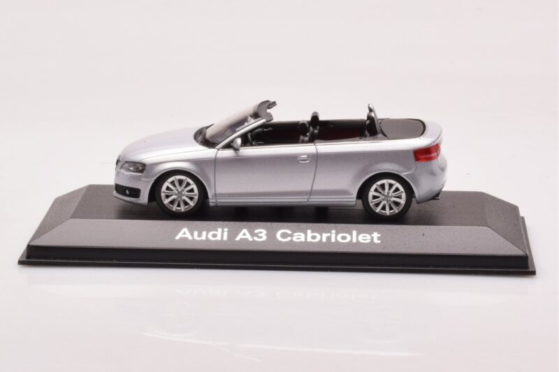 Audi A3 8P Kabriolets Sudrabs Minichamps 1:43