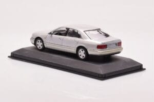 Audi A8 D2 Sudrabs Zaļa Svītra Minichamps 1:43 AUDI-264455 Metāls — attēls 3 no 4