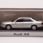 Audi A8 D2 Sudrabs Zaļa Svītra Minichamps 1:43 - image 4 of 4