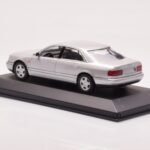 Audi A8 D2 Sudrabs Minichamps 1:43 - image 3 of 4