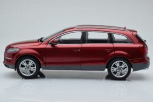 Audi Q7 4L Granātsarkans Kyosho 1:18 09222R Metāls — attēls 4 no 8