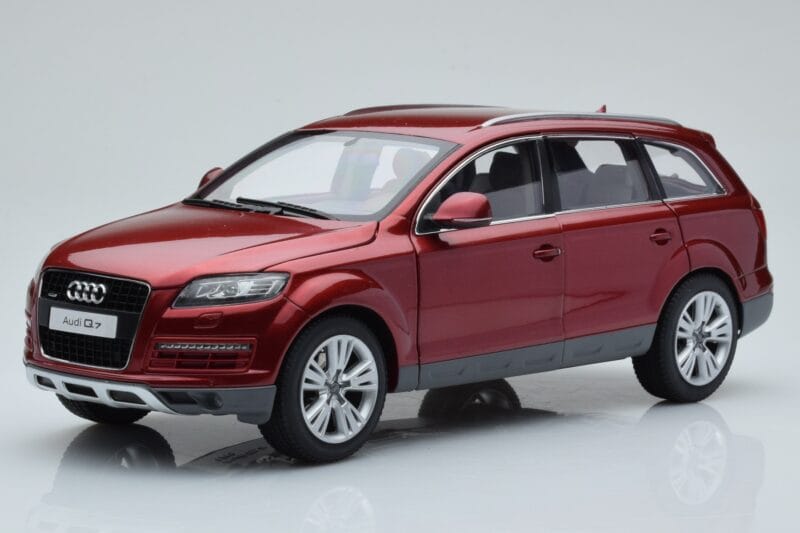 Audi Q7 4L Granātsarkans Kyosho 1:18