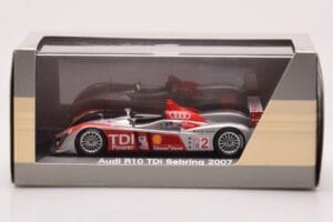 Audi R10 TDI LMP1 #2 F. Biela / E. Pirro / M. Werner 12 Hours of Sebring 2007 Minichamps 1:43 5020700233 Metāls — attēls 4 no 4
