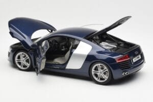 Audi R8 4.2 FSI V8 Zils Kyosho 1:18 09213BL Metāls — attēls 5 no 8
