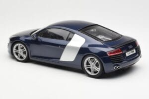 Audi R8 4.2 FSI V8 Zils Kyosho 1:18 09213BL Metāls — attēls 7 no 8