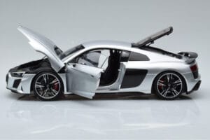 Audi R8 Performance Sudrabs Kengfai 1:18 VAKF-0354 Metāls — attēls 4 no 10