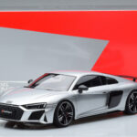 Audi R8 Performance Sudrabs Kengfai 1:18 - image 10 of 10