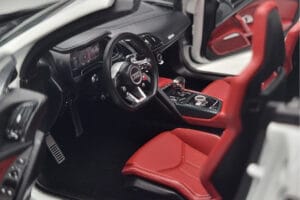 Audi R8 Spyder Performance Balts Kengfai 1:18 VAKF-0351 Metāls — attēls 9 no 11