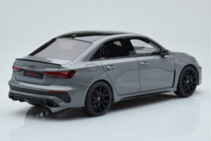 Audi RS3 8Y Sedan Performance Edition Pelēks GT Spirit 1:18 GT885 Sveķi — attēls 2 no 6