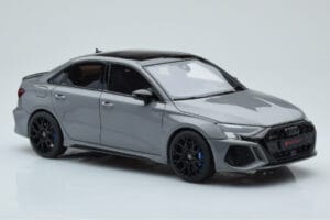 Audi RS3 8Y Sedan Performance Edition Pelēks GT Spirit 1:18 GT885 Sveķi — attēls 4 no 6