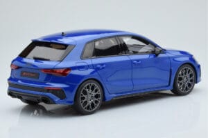 Audi RS3 8Y Sportback Performance Edition Nagaro Zils GT Spirit 1:18 GT884 Sveķi — attēls 2 no 5