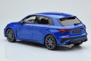 Audi RS3 8Y Sportback Performance Edition Nagaro Zils GT Spirit 1:18 GT884 Sveķi — attēls 4 no 5