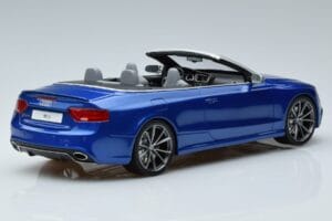 Audi RS5 B8 Kabriolets Zils GT Spirit 1:18 ZM053 Sveķi — attēls 2 no 6