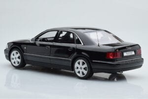 Audi S8 D2 Melns Otto 1:18 OT082 Sveķi — attēls 5 no 6