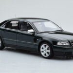 Audi S8 D2 Zaļš Otto 1:18 - image 4 of 6