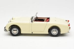 Austin-Healey Sprite Mk I Open Old English Balts Kyosho 1:18 08953EW Metāls — attēls 4 no 8