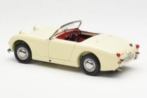 Austin-Healey Sprite Mk I Open Old English Balts Kyosho 1:18 08953EW Metāls — attēls 7 no 8