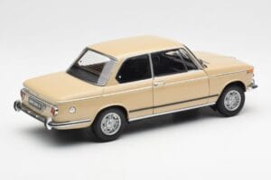 BMW 2002 Ti E10 Sahara Bēšs Kyosho 1:18 08541BG Metāls — attēls 3 no 8