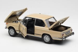BMW 2002 Ti E10 Sahara Bēšs Kyosho 1:18 08541BG Metāls — attēls 5 no 8