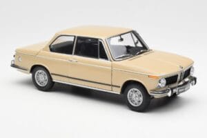 BMW 2002 Ti E10 Sahara Bēšs Kyosho 1:18 08541BG Metāls — attēls 6 no 8