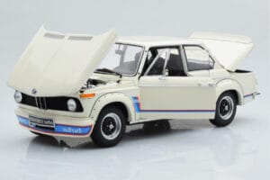 BMW 2002 Turbo Balts Kyosho 1:18 08544W Metāls — attēls 2 no 8