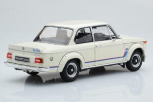 BMW 2002 Turbo Balts Kyosho 1:18 08544W Metāls — attēls 4 no 8