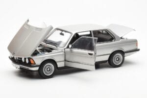 BMW 323i E21 Aspen Sudrabs AUTOart 1:18 80430433552 Metāls — attēls 2 no 8