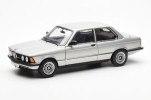 BMW 323i E21 Aspen Sudrabs AUTOart 1:18