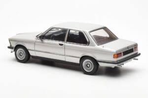 BMW 323i E21 Aspen Sudrabs AUTOart 1:18 80430433552 Metāls — attēls 7 no 8