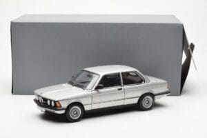 BMW 323i E21 Aspen Sudrabs AUTOart 1:18 80430433552 Metāls — attēls 8 no 8