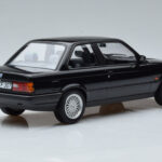 BMW 325i E30 Melns Norev 1:18 - image 2 of 6