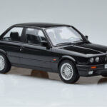 BMW 325i E30 Melns Norev 1:18 - image 4 of 6