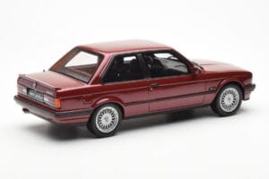 BMW 325i E30 Bordeaux Metallic Otto 1:18 OT102 Sveķi — attēls 2 no 6