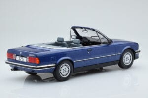 BMW 325i E30 Kabriolets Zils MCG 1:18 MCG18381 Metāls — attēls 2 no 5
