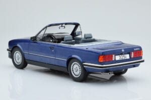 BMW 325i E30 Kabriolets Zils MCG 1:18 MCG18381 Metāls — attēls 4 no 5