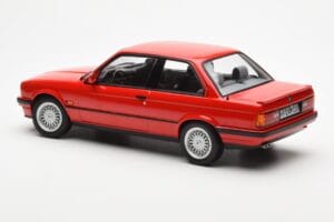 BMW 325i E30 Sarkans Norev 1:18 183202 Metāls — attēls 5 no 6